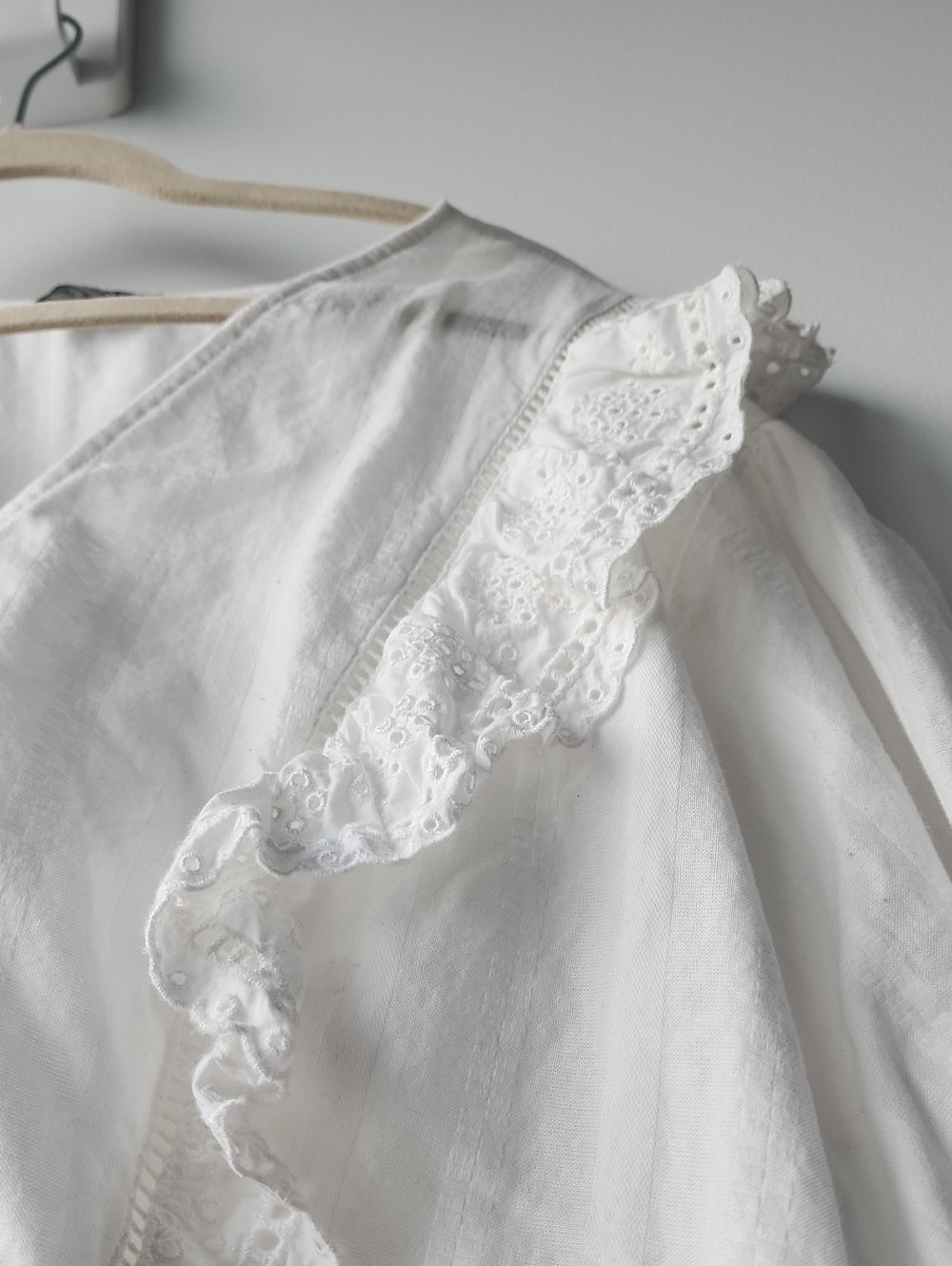 Scotch & Soda Eyelet Ruffle Peplum Cropped Button Up 100% Organic Cotton Blouse - Picture 3 of 9